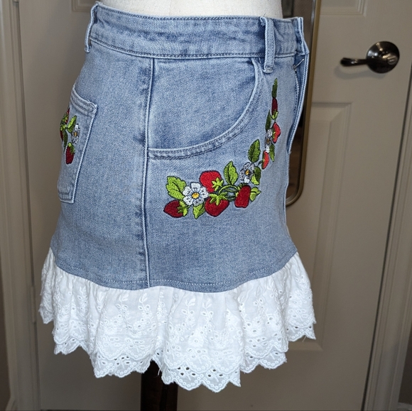 Embroidered Denim Skirt with White Lace Trim - Picture 2 of 3